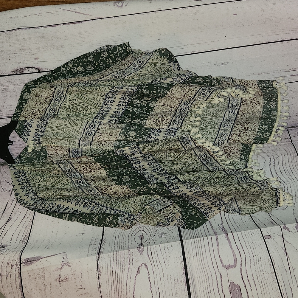 Easel brand kimono size M (oversized) in like new condition